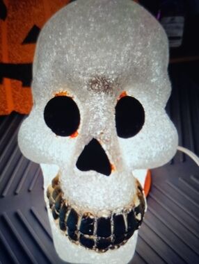 Vintage Halloween lighted skull head popcorn plastic